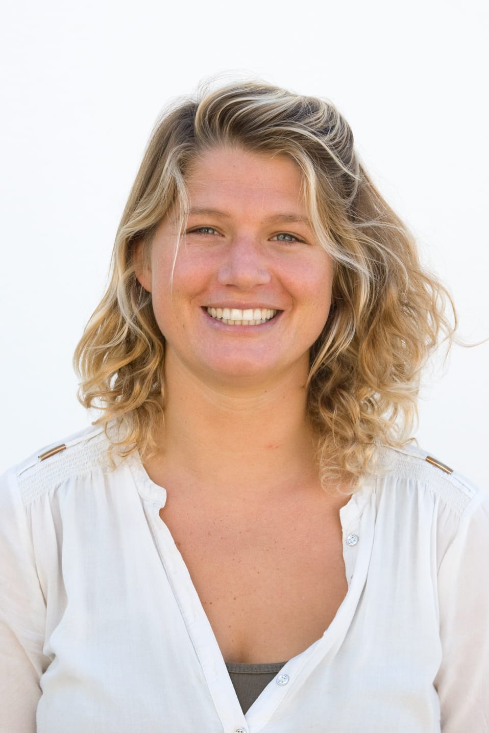 Anna — Bookings & Operations at FreeRide Surf School Sagres