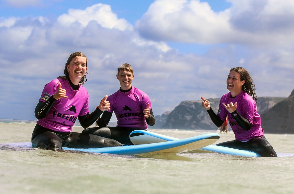Passionate Surf Community at FreeRide Surf School Sagres